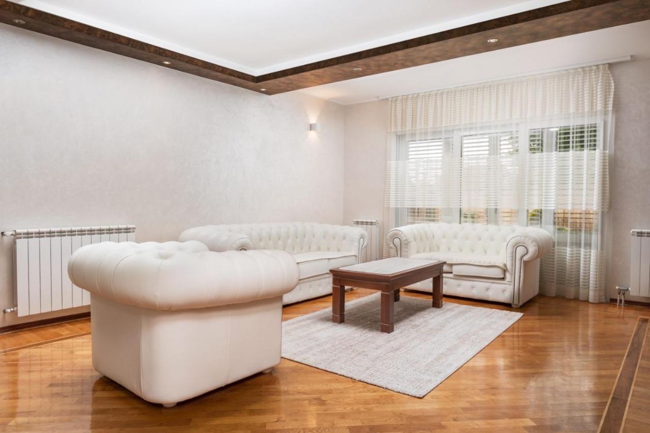 Hotel Royal Garden Niksic ภายนอก รูปภาพ
