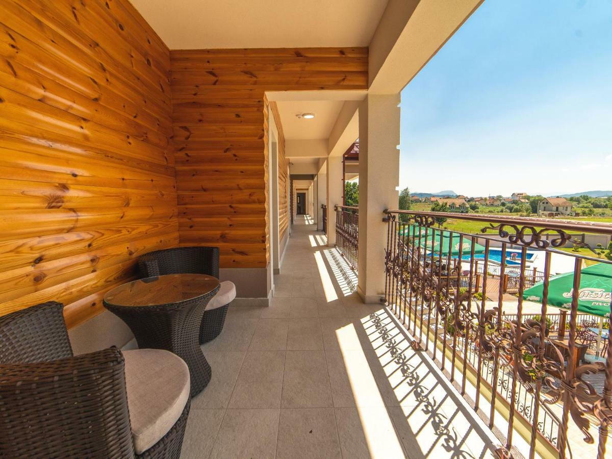 Hotel Royal Garden Niksic ภายนอก รูปภาพ