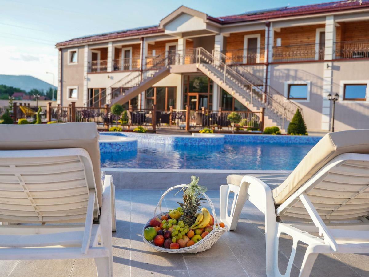 Hotel Royal Garden Niksic ภายนอก รูปภาพ