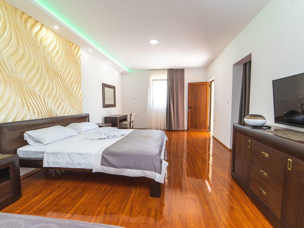 Hotel Royal Garden Niksic ภายนอก รูปภาพ