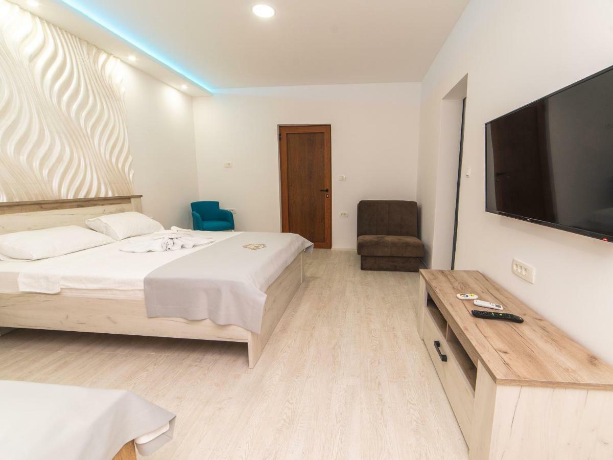 Hotel Royal Garden Niksic ภายนอก รูปภาพ