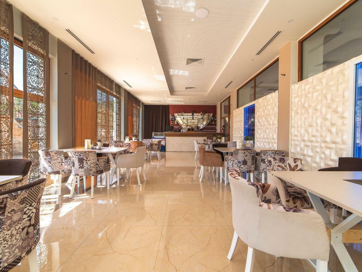 Hotel Royal Garden Niksic ภายนอก รูปภาพ