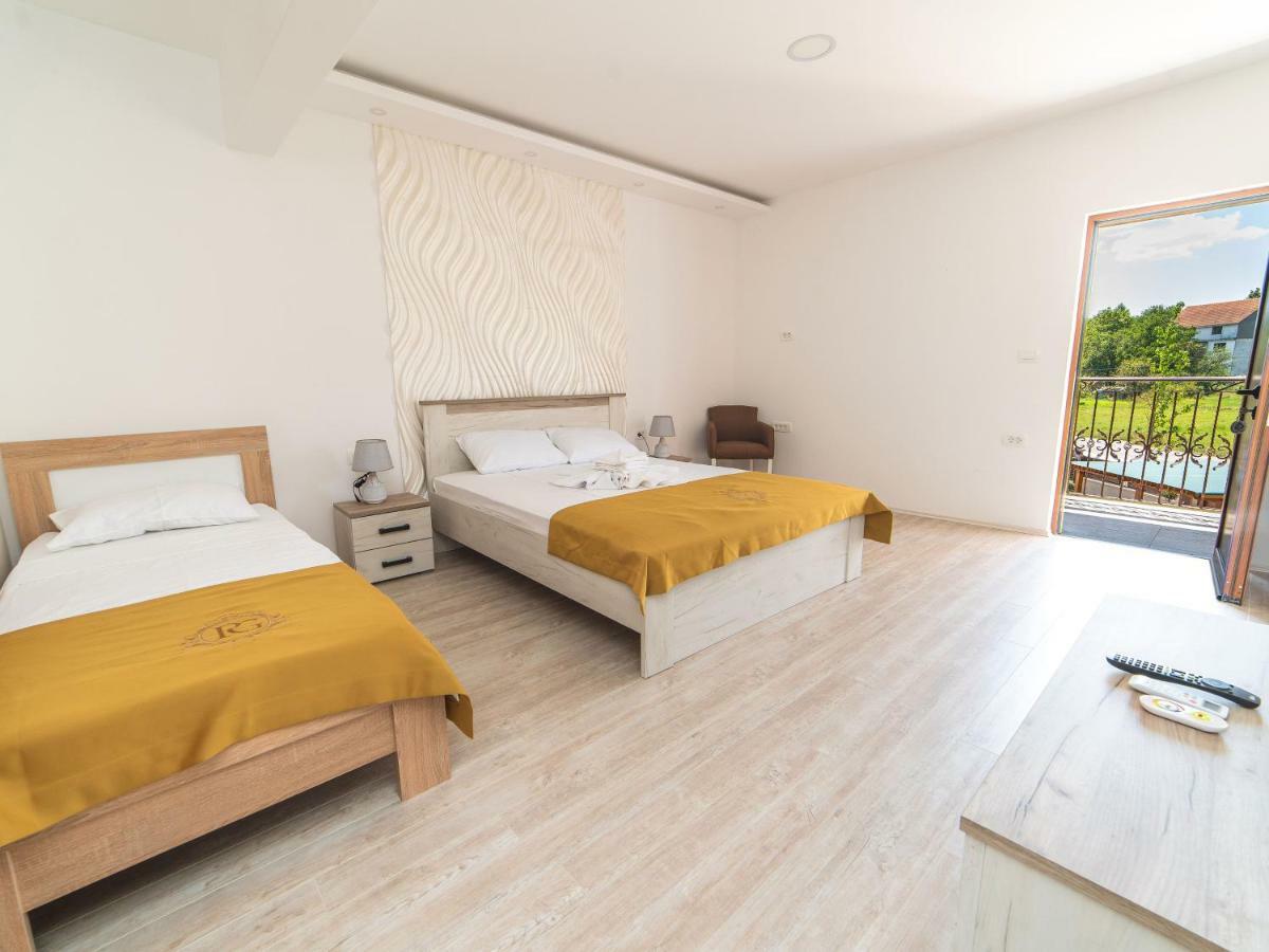 Hotel Royal Garden Niksic ภายนอก รูปภาพ