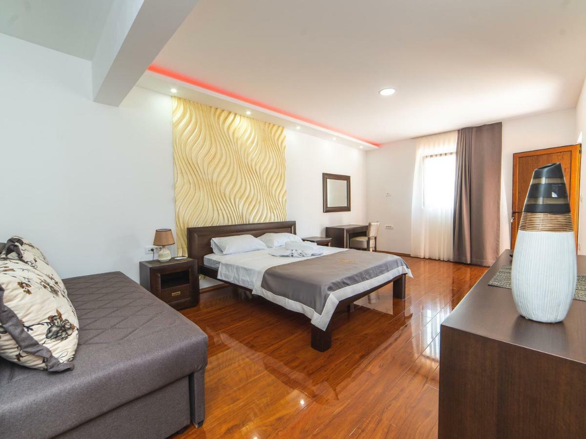 Hotel Royal Garden Niksic ภายนอก รูปภาพ