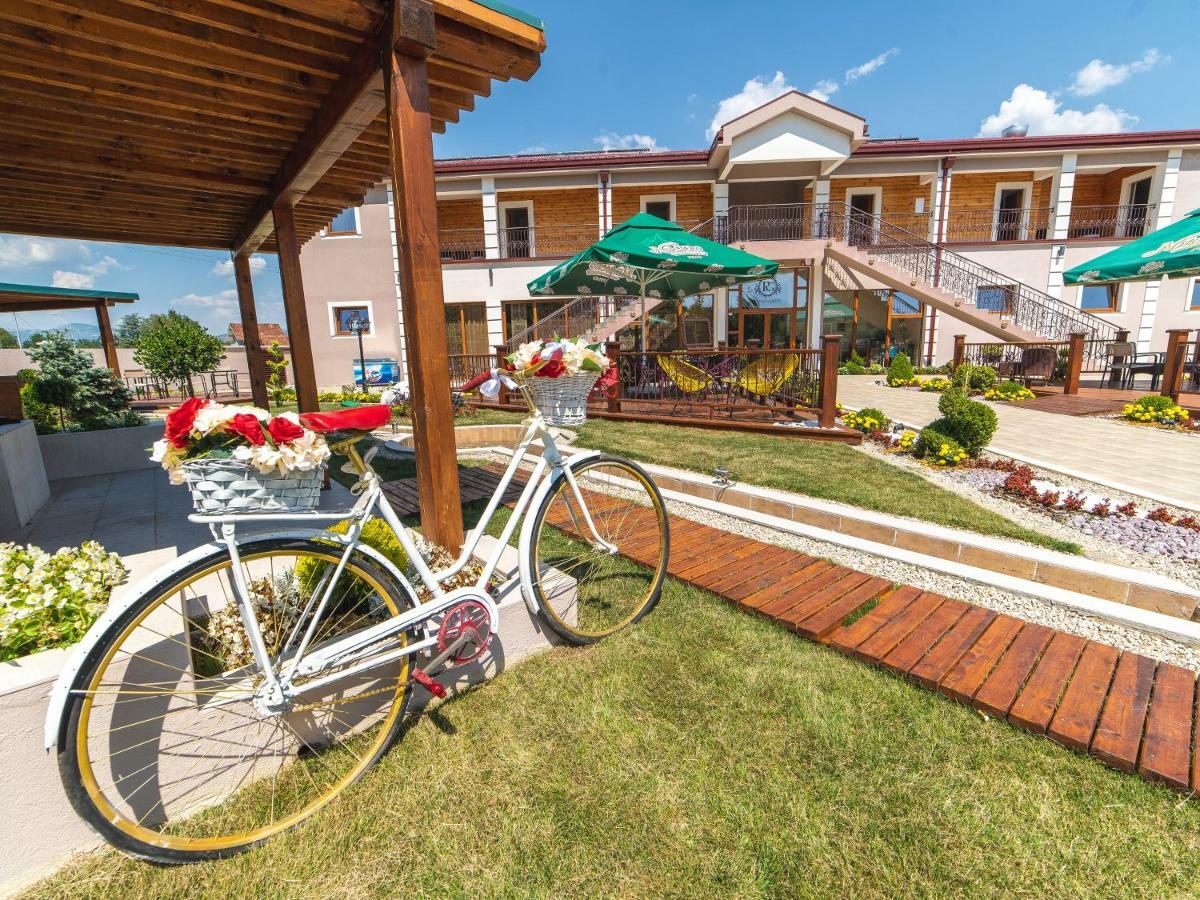 Hotel Royal Garden Niksic ภายนอก รูปภาพ
