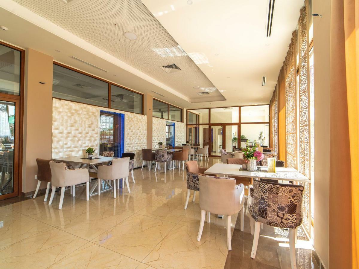Hotel Royal Garden Niksic ภายนอก รูปภาพ