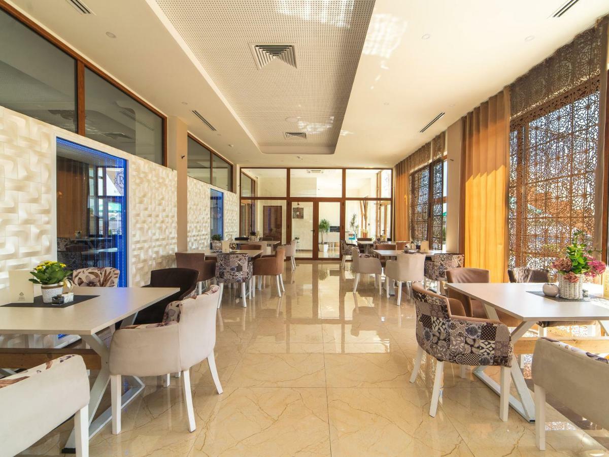 Hotel Royal Garden Niksic ภายนอก รูปภาพ