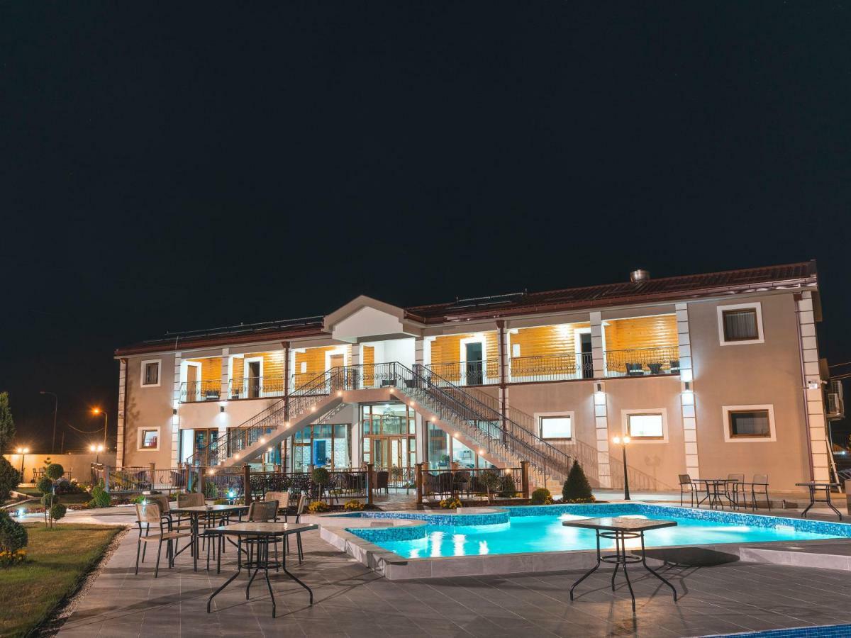 Hotel Royal Garden Niksic ภายนอก รูปภาพ