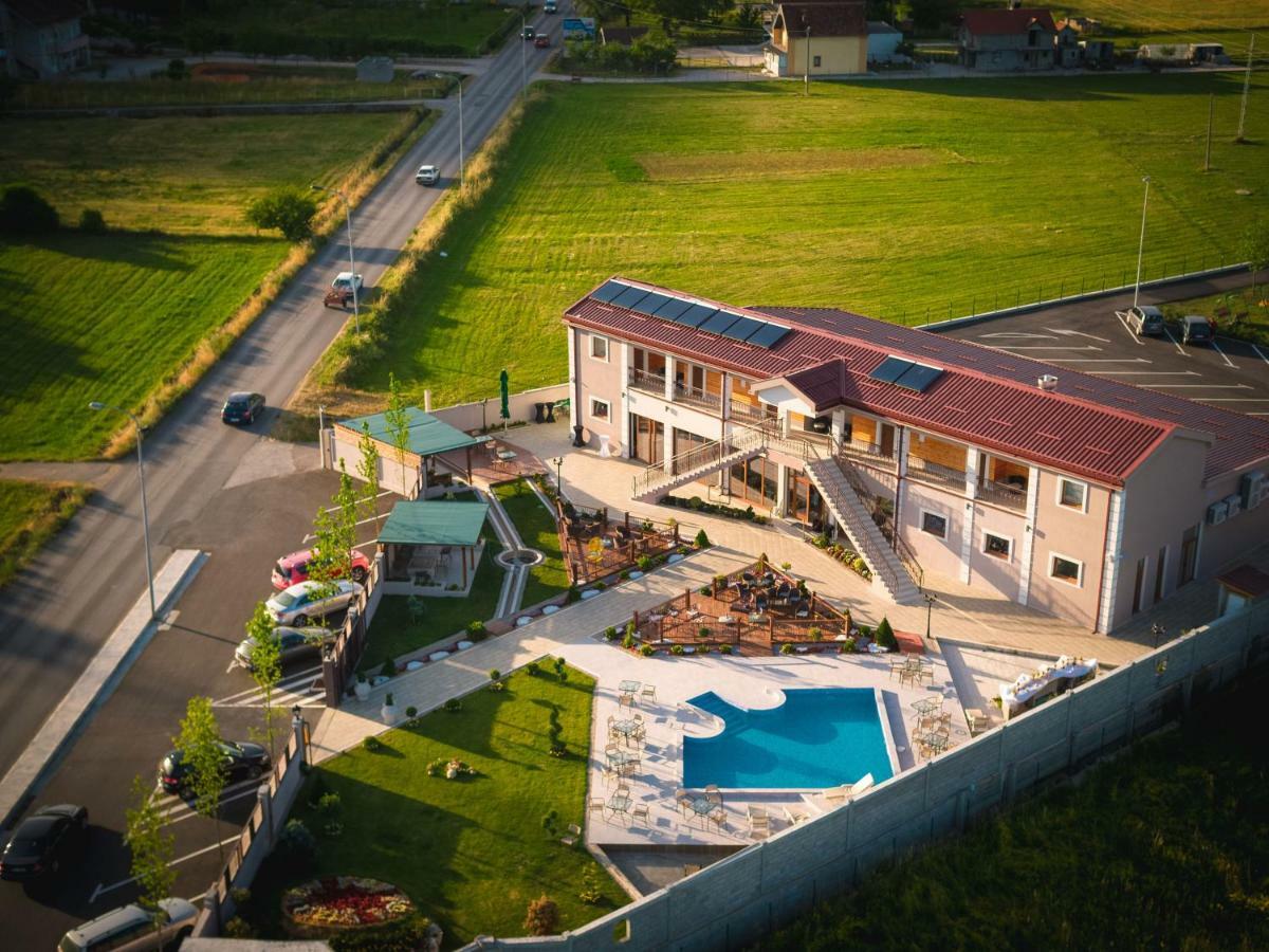 Hotel Royal Garden Niksic ภายนอก รูปภาพ